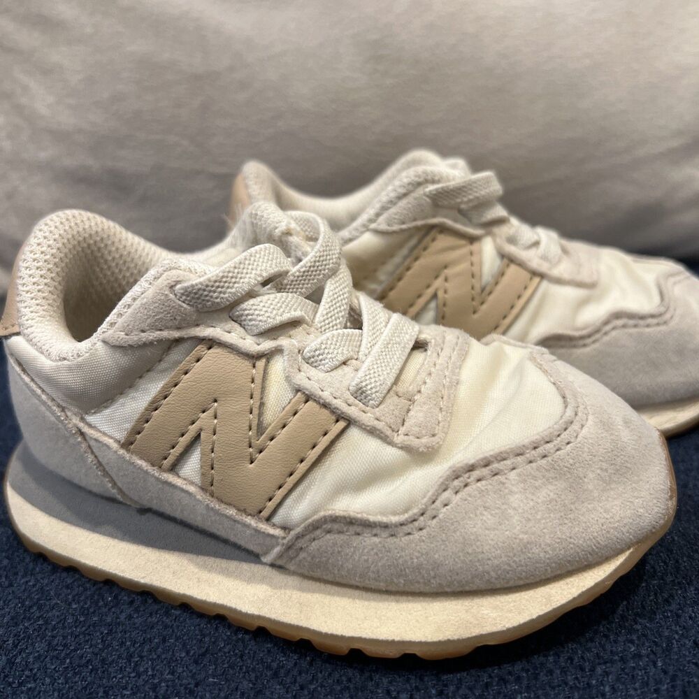 New Balance 237 Kids/Infant Size 6 Beige & Cream w/ Gray Neutral Color Slip On